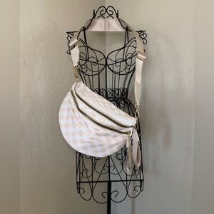 NWOT Stylish Cream & White Checkered Women's Boutique Crossbody/Slingback Bag